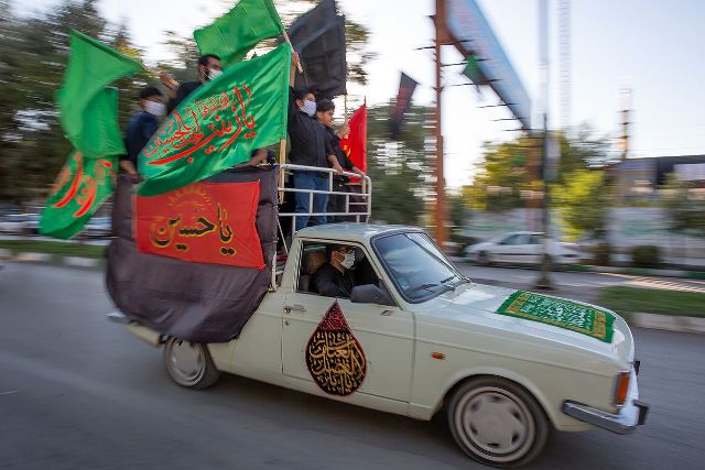اجراي پويش «هرخانه، يک حسينيه، يک پرچم» در کرمانشاه